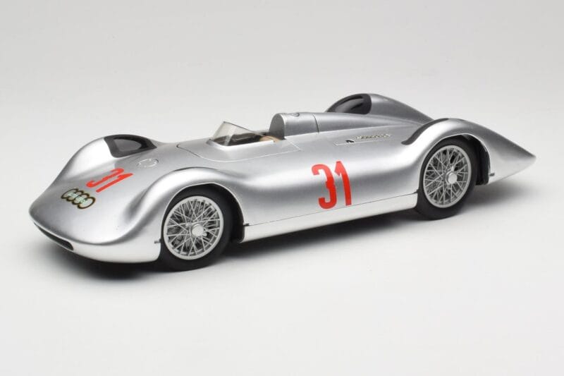 Auto Union Typ C Stromlinie #31 B. Rosemeyer 1937 Srebrny Revell 1:18 08436 Metal