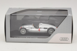 Auto Union Typ D #4 Srebrny Minichamps 1:43 5030900703 Metal — zdjęcie 4 z 4