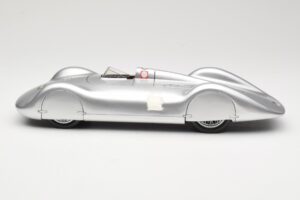 Auto Union Type C Streamliner #72 B. Rosemeyer World Record 1937 Revell 1:18 08420 Metal — zdjęcie 3 z 6