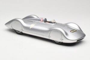 Auto Union Type C Streamliner #72 B. Rosemeyer World Record 1937 Revell 1:18 08420 Metal — zdjęcie 4 z 6