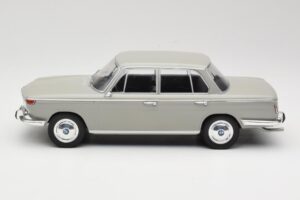 BMW 2000 TI Szary MCG 1:18 MCG18112 Metal — zdjęcie 3 z 6