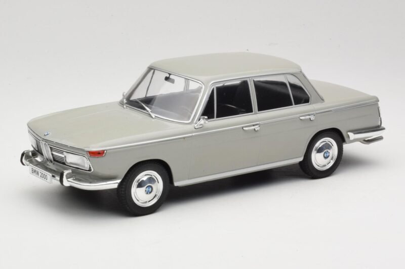 BMW 2000 TI Szary MCG 1:18 MCG18112 Metal