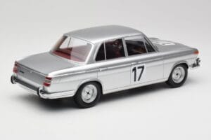 BMW 2000 Ti #17 J. Ickx / H. Hahne 24 Hours of Spa 1966 Winners Minichamps 1:18 107662517 Żywica — zdjęcie 2 z 6