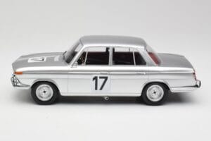 BMW 2000 Ti #17 J. Ickx / H. Hahne 24 Hours of Spa 1966 Winners Minichamps 1:18 107662517 Żywica — zdjęcie 3 z 6