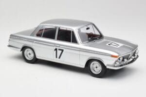 BMW 2000 Ti #17 J. Ickx / H. Hahne 24 Hours of Spa 1966 Winners Minichamps 1:18 107662517 Żywica — zdjęcie 4 z 6