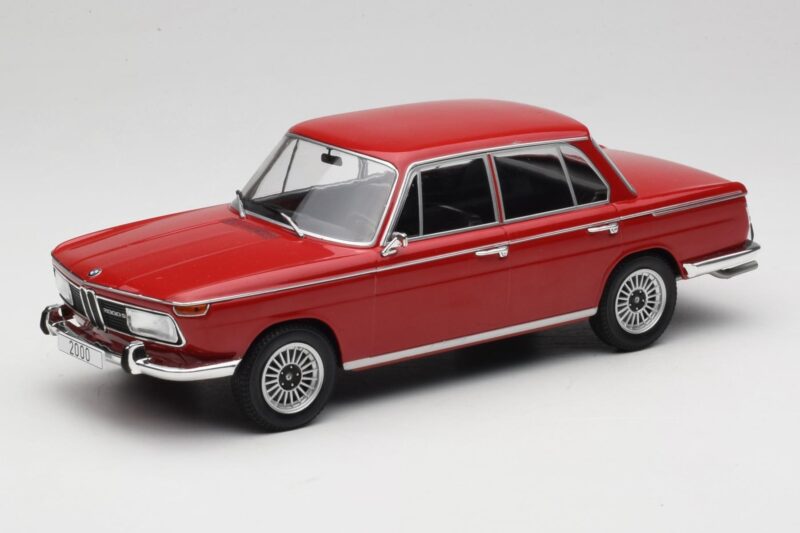 BMW 2000 121 Czerwony MCG 1:18 MCG18543 Metal