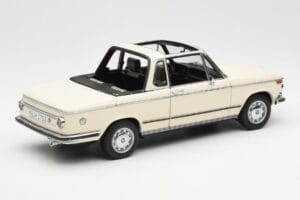 BMW 2002 Baur Kabriolet E10 Chamonix Biały AUTOart 1:18 70532 Metal — zdjęcie 3 z 8