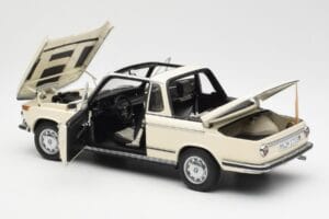 BMW 2002 Baur Kabriolet E10 Chamonix Biały AUTOart 1:18 70532 Metal — zdjęcie 5 z 8