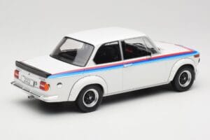 BMW 2002 E10 Turbo Biały MCG 1:18 MCG18408-R Metal — zdjęcie 2 z 6