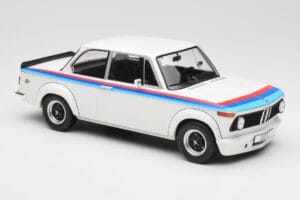 BMW 2002 E10 Turbo Biały MCG 1:18 MCG18408-R Metal — zdjęcie 4 z 6