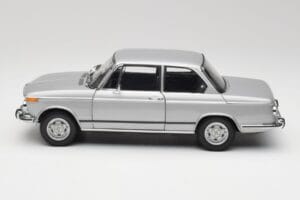 BMW 2002 Tii Polaris Srebrny AUTOart 1:18 80430146517 Metal — zdjęcie 4 z 8