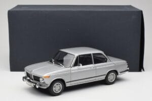 BMW 2002 Tii Polaris Srebrny AUTOart 1:18 80430146517 Metal — zdjęcie 8 z 8