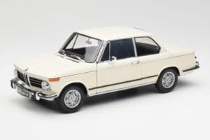 BMW 2002 Biały Kyosho 1:18 08541W Metal