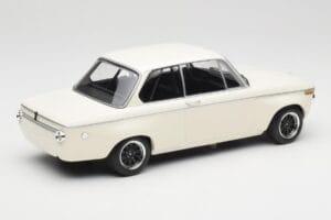 BMW 2002 Biały Plain Body Version Minichamps 1:18 155702600 Metal — zdjęcie 2 z 6