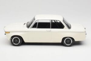 BMW 2002 Biały Plain Body Version Minichamps 1:18 155702600 Metal — zdjęcie 3 z 6