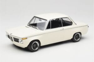 BMW 2002 Biały Plain Body Version Minichamps 1:18 155702600 Metal