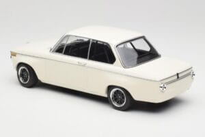 BMW 2002 Biały Plain Body Version Minichamps 1:18 155702600 Metal — zdjęcie 5 z 6