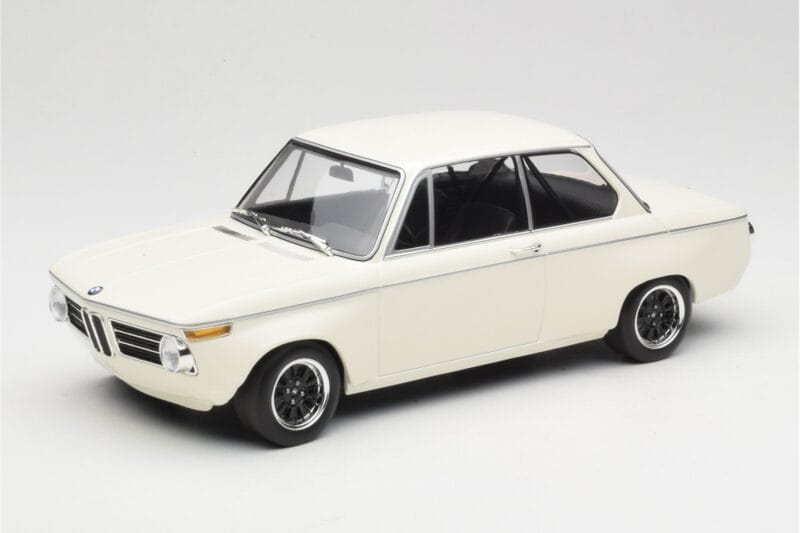 BMW 2002 Biały Plain Body Version Minichamps 1:18 155702600 Metal
