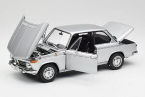 BMW 2002tii Srebrny AUTOart 1:18 80430151479 Metal — zdjęcie 2 z 8