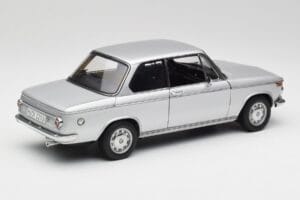BMW 2002tii Srebrny AUTOart 1:18 80430151479 Metal — zdjęcie 3 z 8