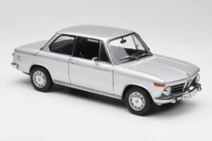 BMW 2002tii Srebrny AUTOart 1:18 80430151479 Metal — zdjęcie 6 z 8