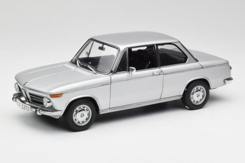 BMW 2002tii Srebrny AUTOart 1:18 80430151479 Metal