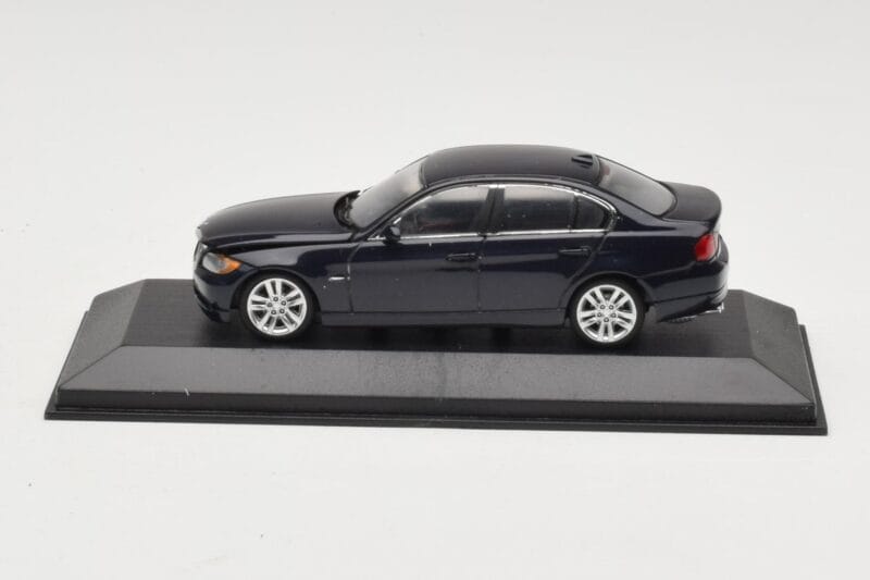 BMW 3 Series E90 Dark Blue Metallic Minichamps 1:43 80420392151-R Metal