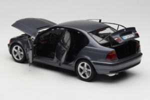 BMW 318i E46 Grey Metallic Edycja Dealerska UT Models 1:18 80430028459 Metal — zdjęcie 5 z 8