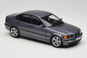 BMW 318i E46 Grey Metallic Edycja Dealerska UT Models 1:18 80430028459 Metal — zdjęcie 6 z 8