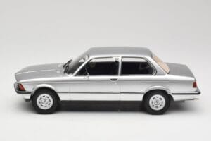 BMW 320 E21 Srebrny Minichamps 1:18 107024200 Żywica — zdjęcie 3 z 6