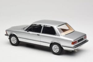 BMW 320 E21 Srebrny Minichamps 1:18 107024200 Żywica — zdjęcie 5 z 6