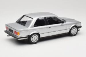 BMW 323i E21 Srebrny Minichamps 1:18 155026001 Metal — zdjęcie 2 z 6
