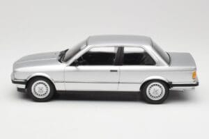 BMW 323i E21 Srebrny Minichamps 1:18 155026001 Metal — zdjęcie 3 z 6