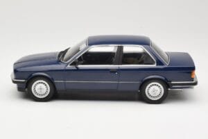 BMW 323i E30 Saturn Blue Minichamps 1:18 155026009 Metal — zdjęcie 3 z 6