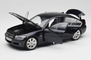 BMW 330i E46 Czarny Kyosho 1:18 08731RB Metal — zdjęcie 2 z 8