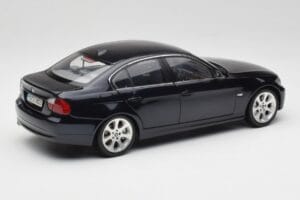 BMW 330i E46 Czarny Kyosho 1:18 08731RB Metal — zdjęcie 3 z 8