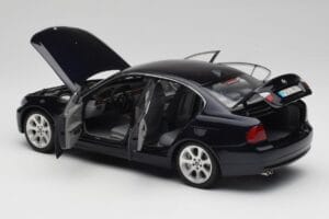 BMW 330i E46 Czarny Kyosho 1:18 08731RB Metal — zdjęcie 5 z 8