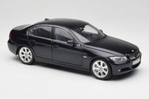 BMW 330i E46 Czarny Kyosho 1:18 08731RB Metal — zdjęcie 6 z 8