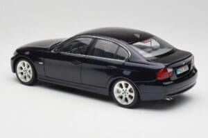 BMW 330i E46 Czarny Kyosho 1:18 08731RB Metal — zdjęcie 7 z 8