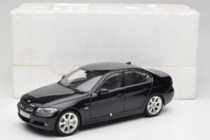 BMW 330i E46 Czarny Kyosho 1:18 08731RB Metal — zdjęcie 8 z 8