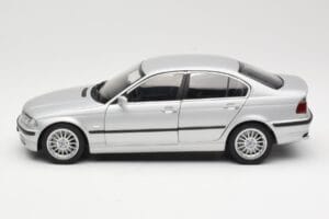 BMW 330i E46 Srebrny UT Models 1:18 80430302328 Metal — zdjęcie 4 z 8