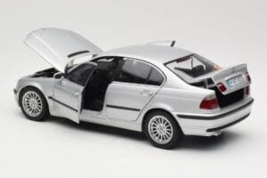 BMW 330i E46 Srebrny UT Models 1:18 80430302328 Metal — zdjęcie 5 z 8