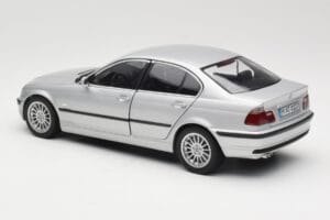 BMW 330i E46 Srebrny UT Models 1:18 80430302328 Metal — zdjęcie 7 z 8