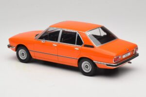 BMW 5 Series E12 Pomarańczowy MCG 1:18 MCG18540 Metal — zdjęcie 5 z 6