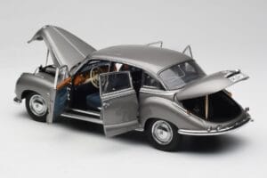 BMW 502 2.6 Luxus Silver Beige Metallic AUTOart 1:18 70591 Metal — zdjęcie 5 z 8