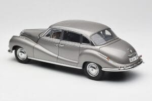 BMW 502 2.6 Luxus Silver Beige Metallic AUTOart 1:18 70591 Metal — zdjęcie 7 z 8