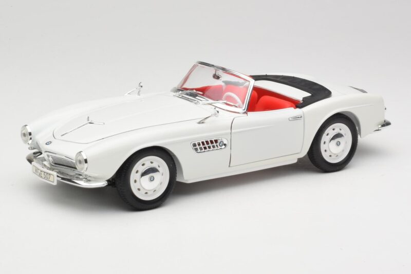 BMW 507 Touring Sport Feather White Revell 1:18 8810 Metal