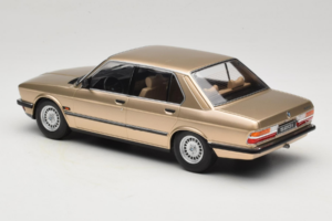 BMW 520i E28 Gold Metallic IXO 1:18 18CMC184 Metal — zdjęcie 5 z 6