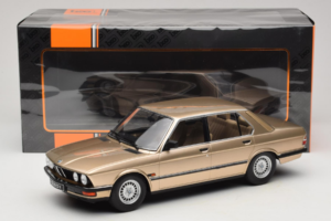 BMW 520i E28 Gold Metallic IXO 1:18 18CMC184 Metal — zdjęcie 6 z 6