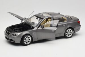 BMW 530i E60 Grey Metallic Revell 1:18 08841 Metal — zdjęcie 2 z 8